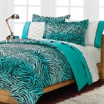 turquoise-and-black-in-bedroom2.jpg