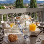vintage-guest-house-in-florence-balcony3.jpg