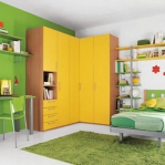 yellow-accents-in-kidsroom2.jpg