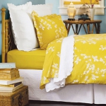 yellow-accents-in-bedroom3.jpg