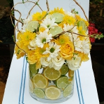 yellow-flowers-centerpiece-ideas-fruits2.jpg